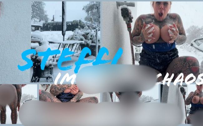 Download: SteffiBlond - Steffi im Schnee Chaos + Deluxe piss im Schnee
