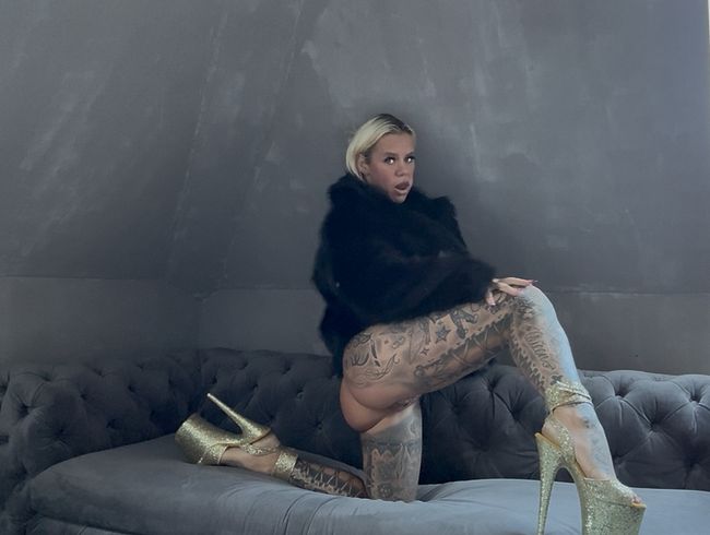 Download: SteffiBlond - PERVERSES PELZ WIXXEN!