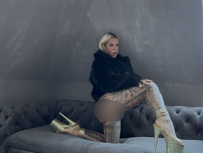 Download: SteffiBlond - PERVERSES PELZ WIXXEN!