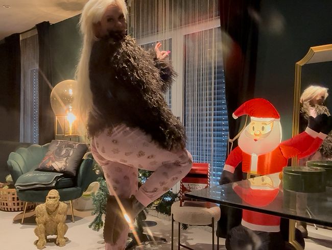 Download: SteffiBlond - Fick mich in meiner neuen Fell Jacke!