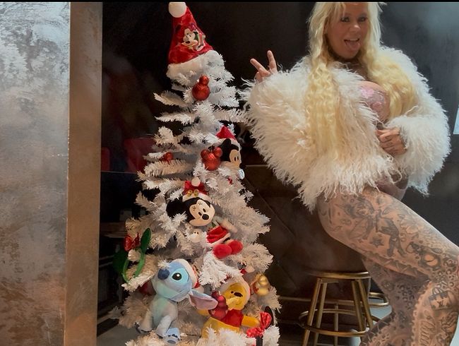 Download: SteffiBlond - In Felljacke und Dessous gehen wir public?