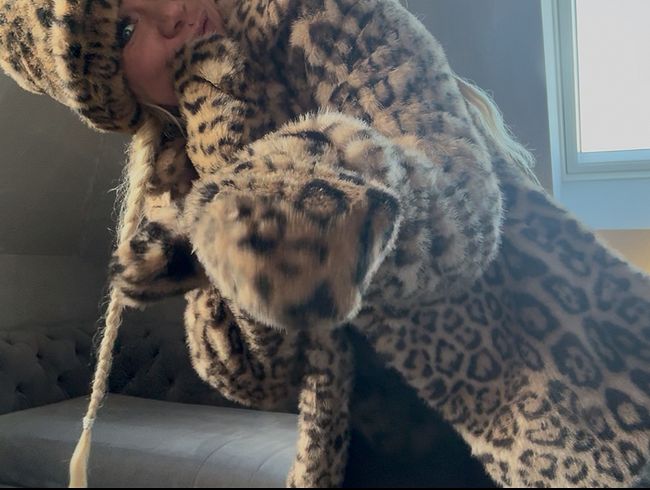 Download: SteffiBlond - Miau - Leo Steffi will Spaß!