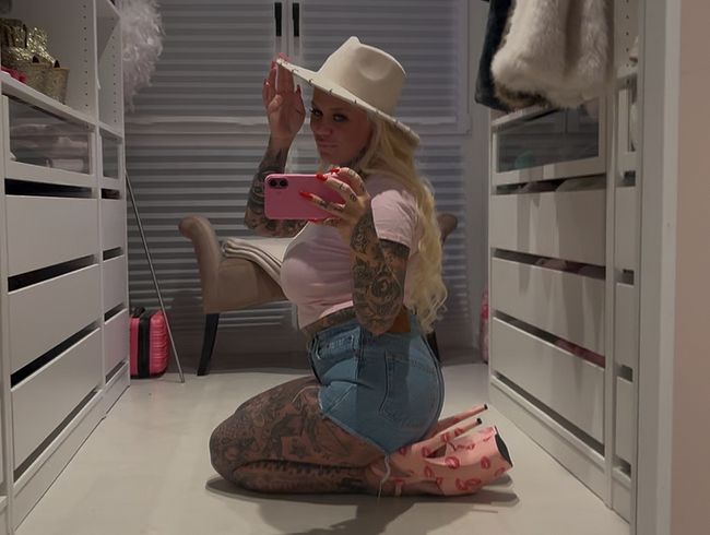 Download: SteffiBlond - Jeans Shorts wixxen! Spritz auf meinen prallen ARSCH!