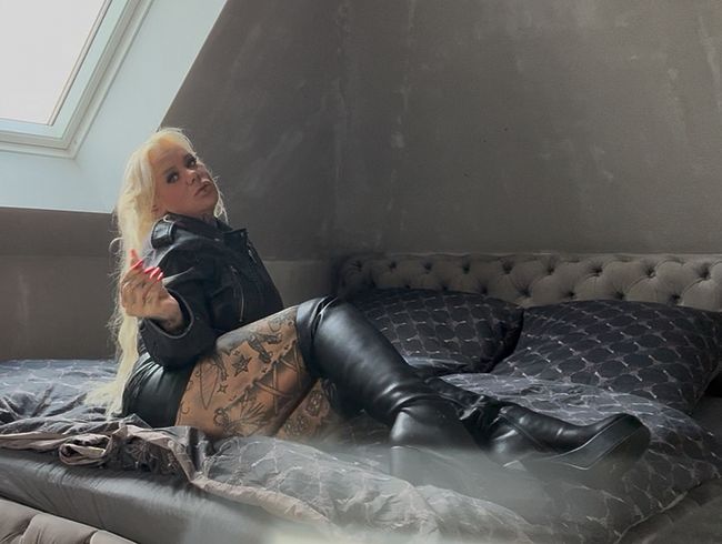 Download: SteffiBlond - LEDER SCHLAMPEN STYLE! FICK MICH!