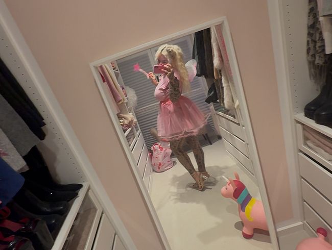 Download: SteffiBlond - Alaaf die nasse Fee will gefickt werden!