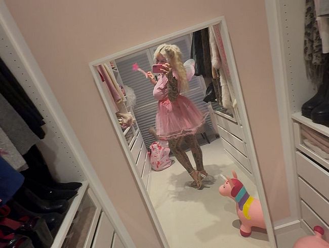 Download: SteffiBlond - Alaaf die nasse Fee will gefickt werden!