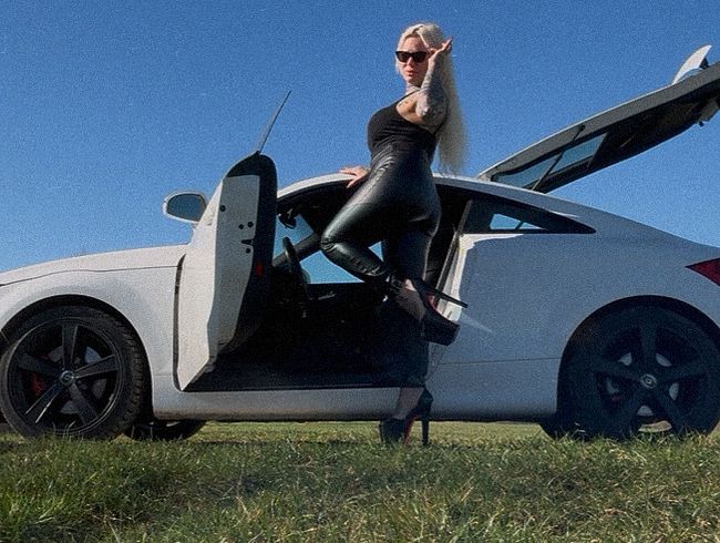 Download: SteffiBlond - LATEX DIVA Spritz & fickgeil!!!