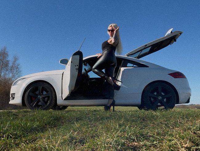 Download: SteffiBlond - LATEX DIVA Spritz & fickgeil!!!