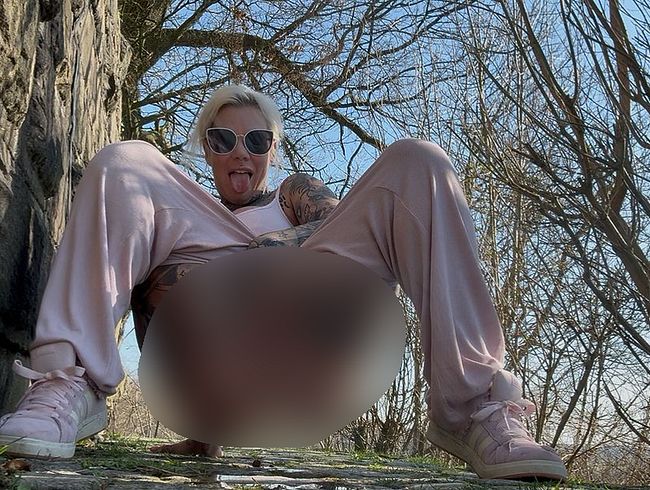 Download: SteffiBlond - OUTDOOR PISS! Na willst du meine geile Pisse?