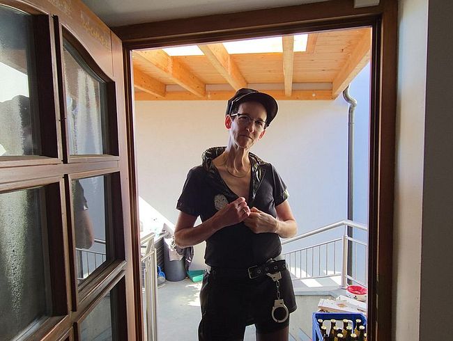 Download: Steffi_Sommerbach - Die Beamtin will laute schreie überprüfen!