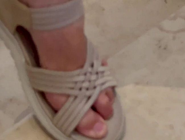 Download: Steffi_Sommerbach - Neue Schuhe und wie sie zum Ficken führen