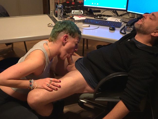 Download: StevePhoenix - Gummi riss beim Fick der Angestellten