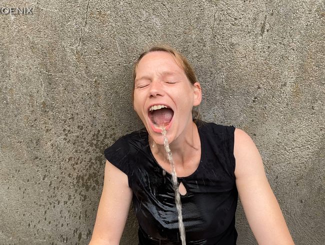 Download: StevePhoenix - Beim Outdoor pissen erwischt und wie es sich gehört erzogen