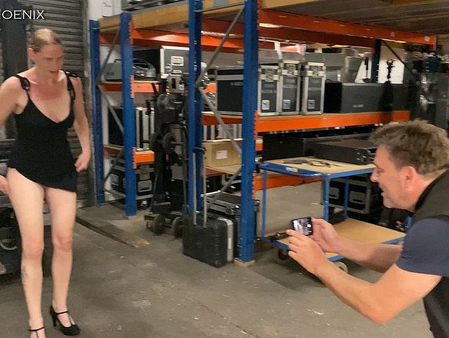 Download: StevePhoenix - Dreister ... da pisst die einfach ins Lager ... was ein lockeres Luder