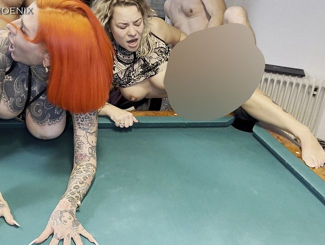 Download: StevePhoenix - Billard Wette verloren.. 2 Frauen ficken ihre Wettschulden ab