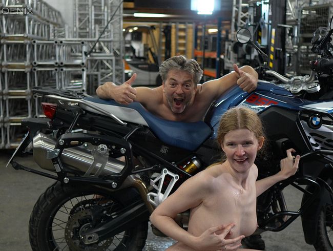 Download: StevePhoenix - Fick Stunt auf Motorrad