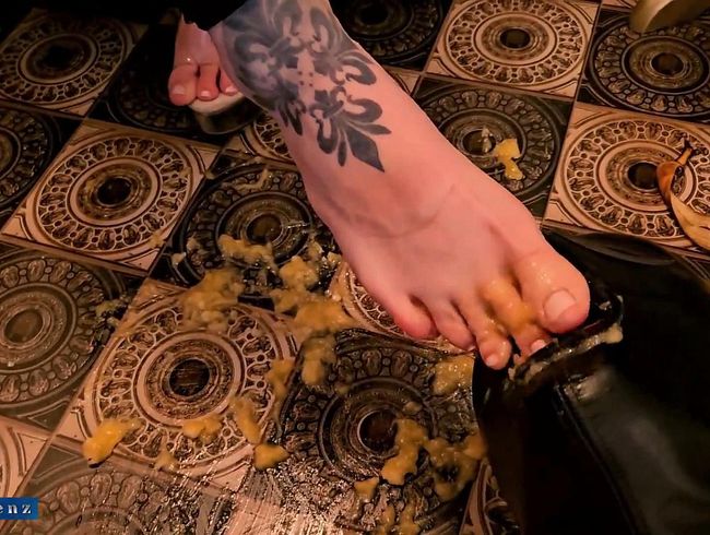 Download: Strict_Senz - Miss Alessa Milano Smelly Foot Domination Crushing Humiliation Feeding Voll Version MDH