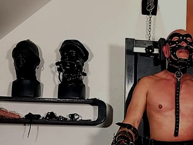 Download: Strict_Senz - Strict Electro Play on the Chair by German Femdom