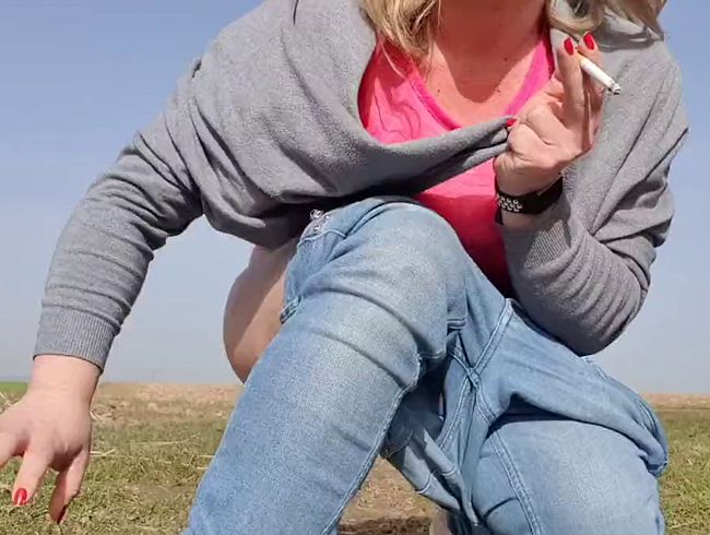 Download: Studentin-Aneta - Outdoor Piss Season eröffnet !!!! Lieg dich drunter !!!