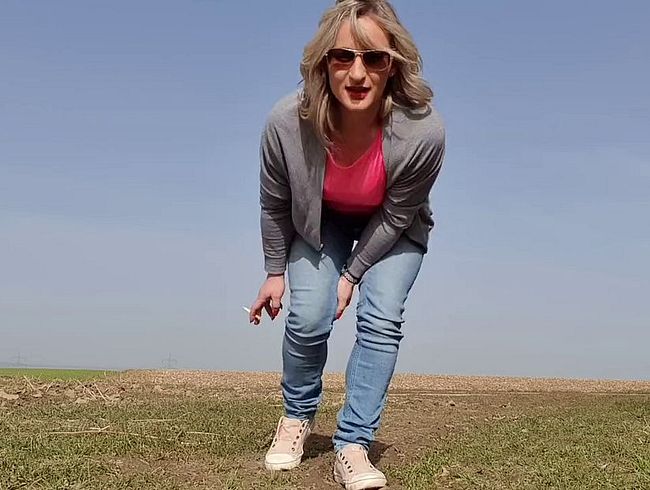 Download: Studentin-Aneta - Outdoor Piss Season eröffnet !!!! Lieg dich drunter !!!
