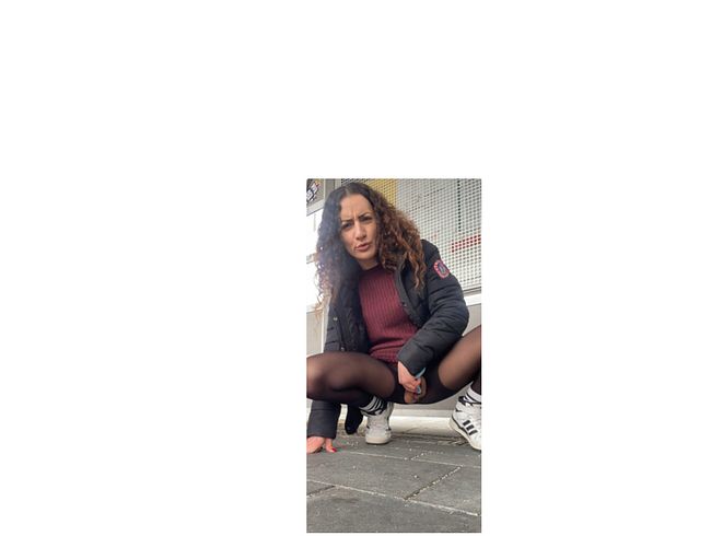 Download: SueVenusN - Zwischen Bahnhof und vorbeifahrendem Zug / Klit-Penetration