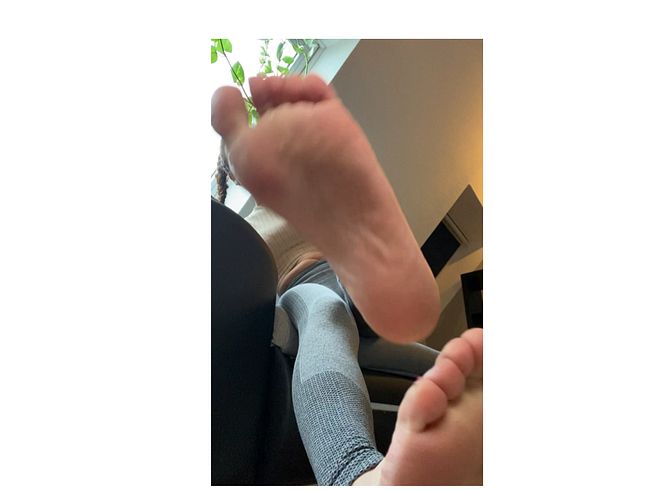 Download: Sue_Nova - Hey Praktikant , ich komm‘ grad‘ vom Sport ! Auf geht’s ,,auslecken“ aber mach‘ es richtig!