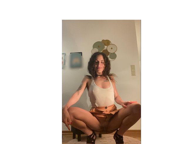 Download: Sue_Nova - Pissnelke Sue und ihr ,,REMAKE“ von ,,Wet-T-Shirt-Contest“ in ,,Piss-Top-Contest“