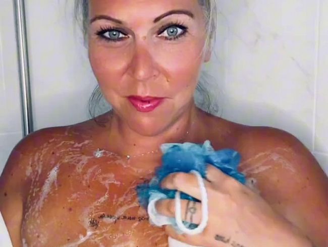 Download: SuesseAurelie - Kommst du mit mir duschen und seifst mich ein?