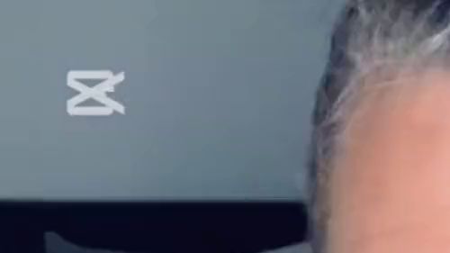 Download: SuesseAurelie - Ich habe nur noch Schuhe an und rauche genüsslich für dich!