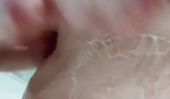 Download: SuesseAurelie - Nackte Haut, heißes Wasser und harte Knospen.....!