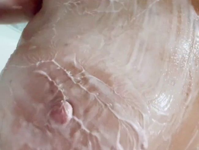 Download: SuesseAurelie - Nackte Haut, heißes Wasser und harte Knospen.....!