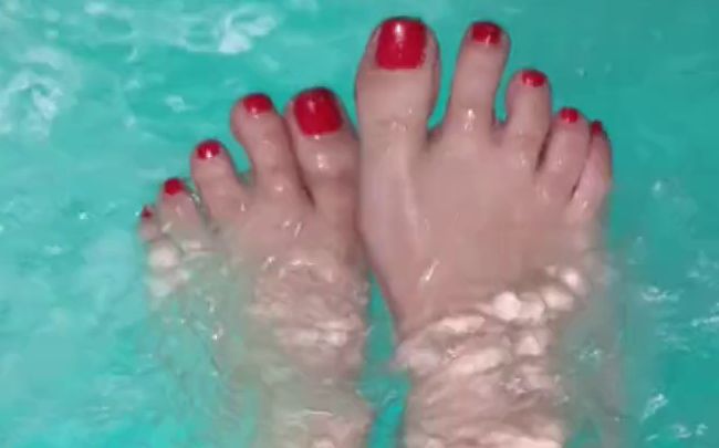 Download: Suesse_Fuesse25 - Whirlpool-Party