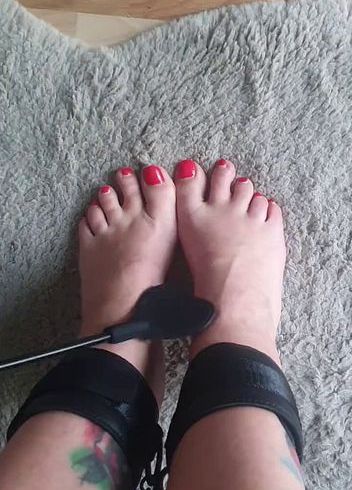 Download: Suesse_Fuesse25 - Strafe für das böse Mädchen