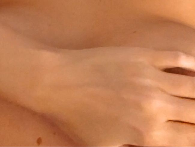 Download: Svenjah - Richtig geil in den Tanga masturbiert