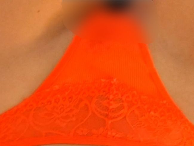 Download: Svenjah - Richtig geil in den Tanga masturbiert