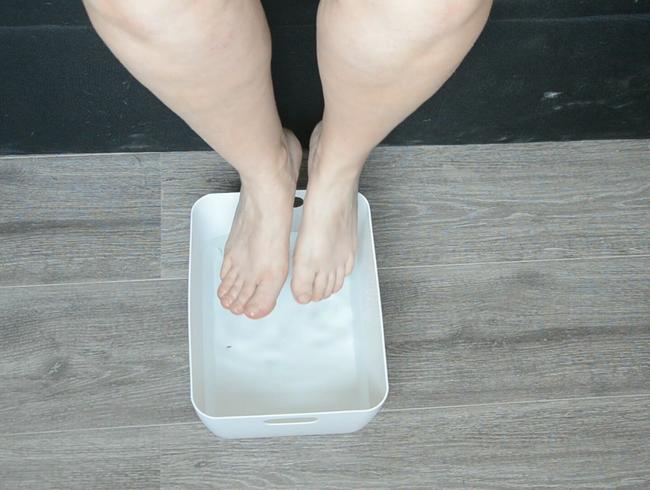 Download: Sweet-Lara666 - Stinker Füße mal anders