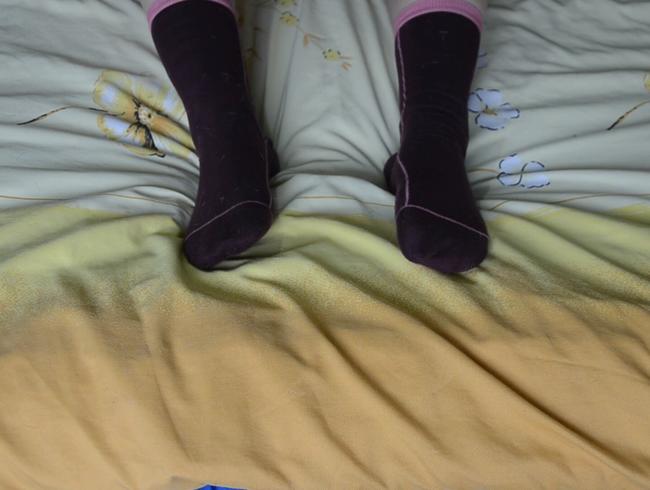 Download: Sweet-Lara666 - Socken und Kerze?