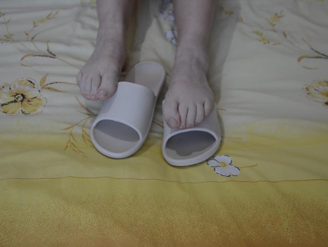 Download: Sweet-Lara666 - Schlappen und Wassereis