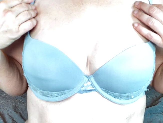 Download: Sweet-Lara666 - Titten verband (ohne Ton)