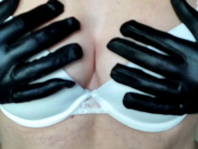 Download: Sweet-Lara666 - Meine Brüste verwöhnen.