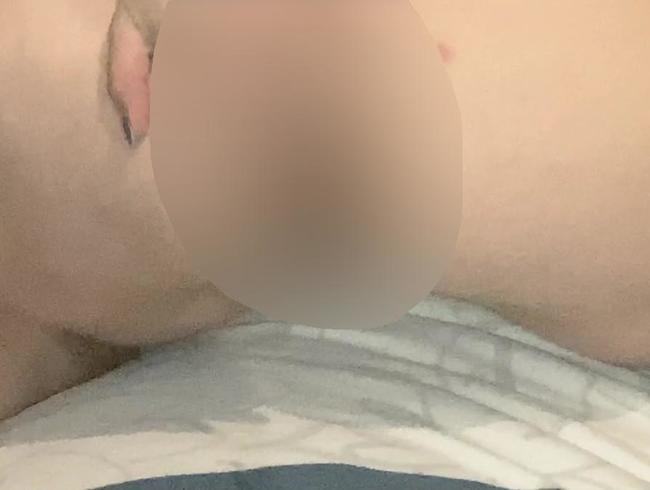 Download: Sweet-Lara666 - Ich besorge es meinem engen Arsch!