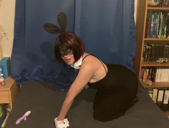 Download: Sweet-Lara666 - Geiler Striptease mit Finale