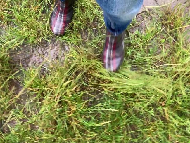 Download: Sweet-Lara666 - Userwunsch...... Gummistiefel im Matsch.....