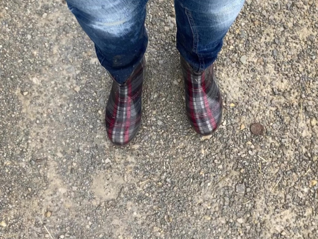 Download: Sweet-Lara666 - Userwunsch...... Gummistiefel im Matsch.....