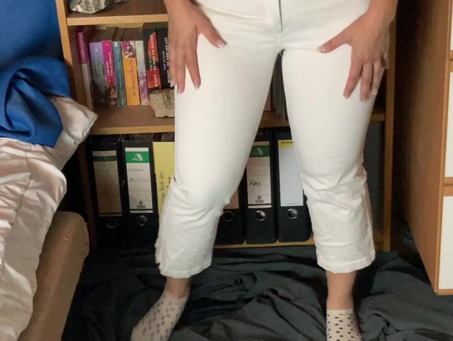 Download: Sweet-Lara666 - Userwunsch erfüllt. Goldener Saft nur für dich!