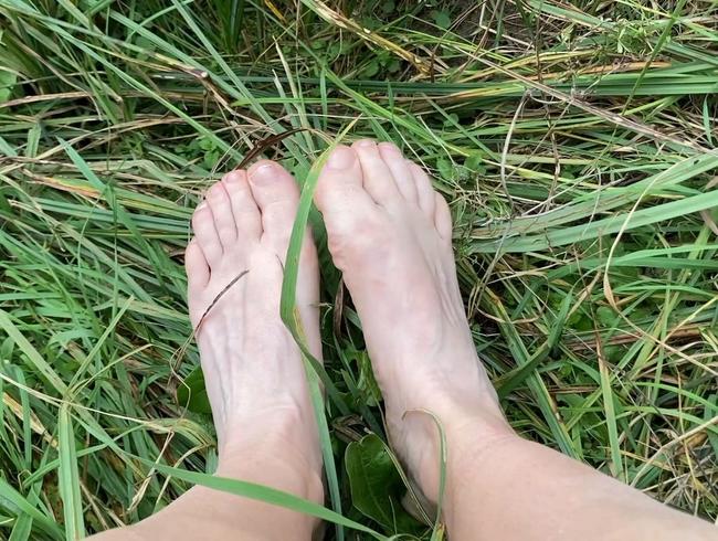 Download: Sweet-Lara666 - Barfuß am Teich.