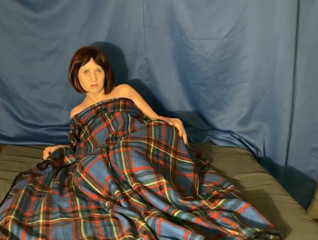 Download: Sweet-Lara666 - Nackte Tatsachen unter flauschiger Decke.