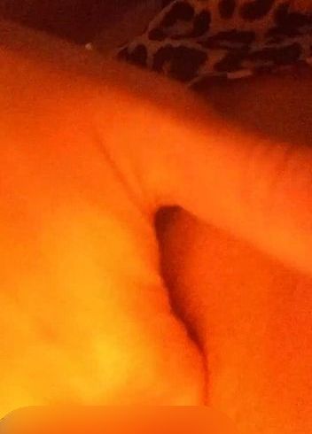 Download: SweetPia30 - Pia streichelt ihre nasse Pussy