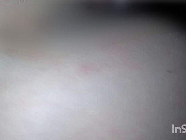 Download: SweetPia30 - Dreckssau Pia lässt sich in die Pussy pissen