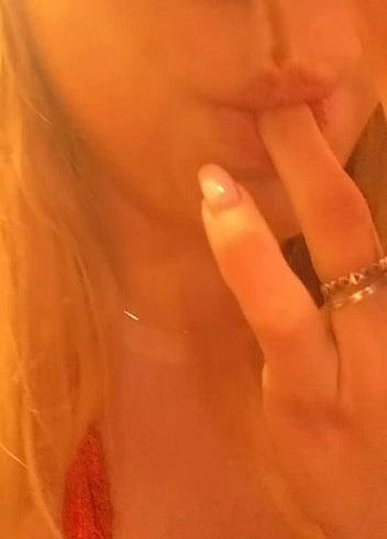 Download: SweetPia30 - Angewixxte kleine Schlampe Pia LECKT die SAHNE auf